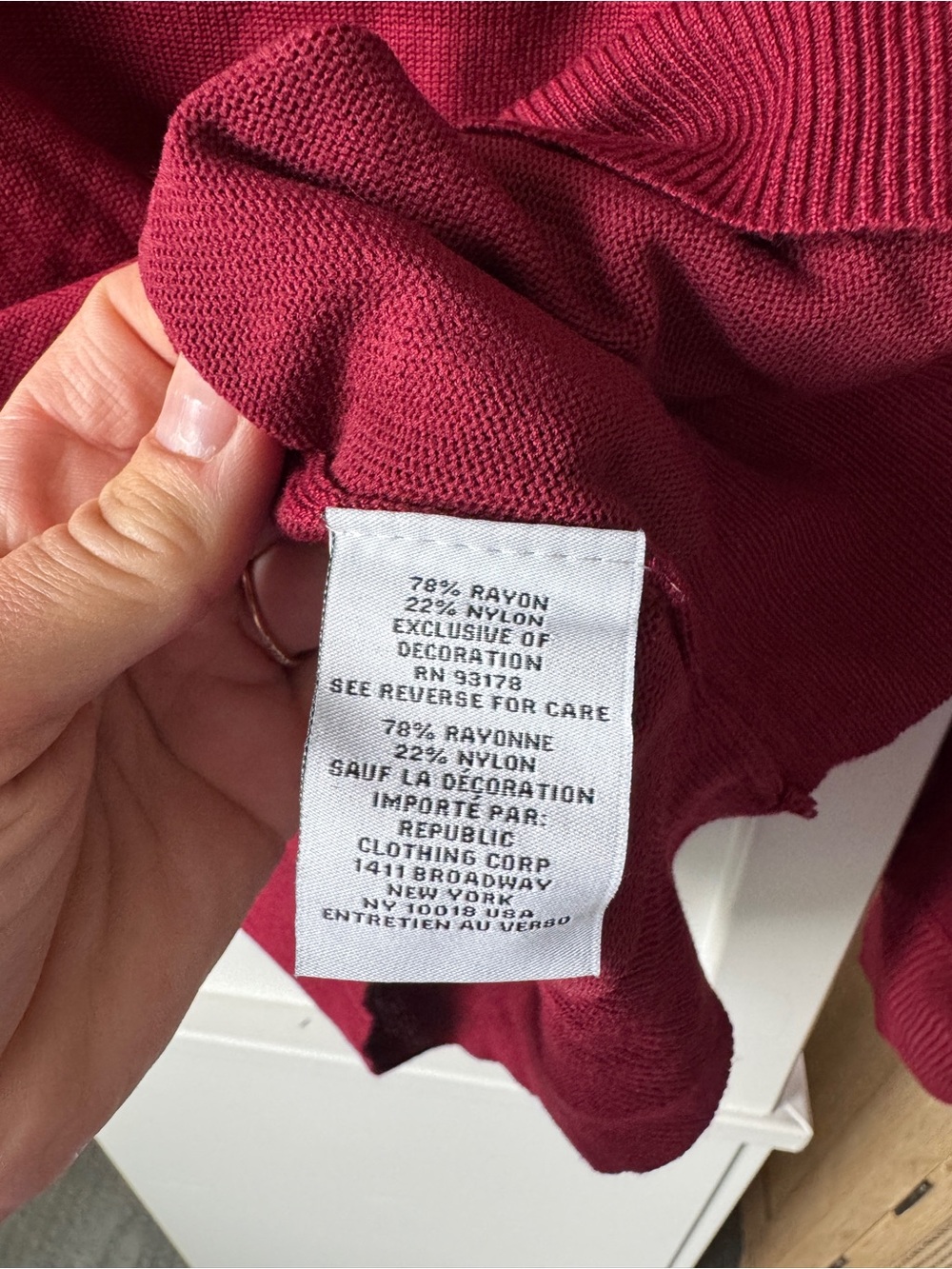 NWT Carmen Marc Valvo Crimson Studded Puff Sleeve Sweater Size Medium - Picture 4 of 6